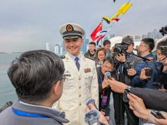 外籍残障女穿上陆产外骨骼设备立即能站立行走 亲友洒泪