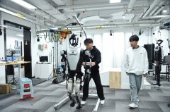政策支持发威 深圳机器人2025产值达兆元 创史高