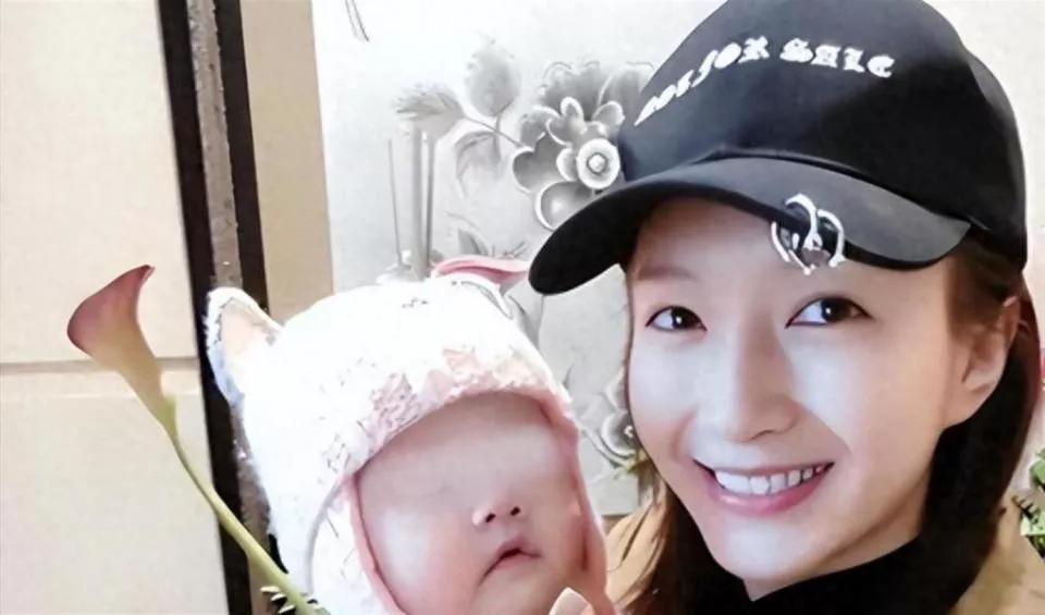 江疏影被曝海外产子后，遭正房儿子当众羞辱？