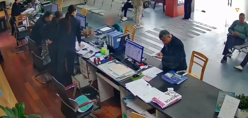 70岁老人为找工作办假证，年龄改小8岁还染黑头发