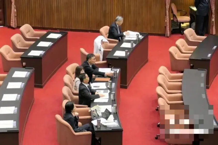 弹劾赖清德听证会登场，民进党团集体缺席