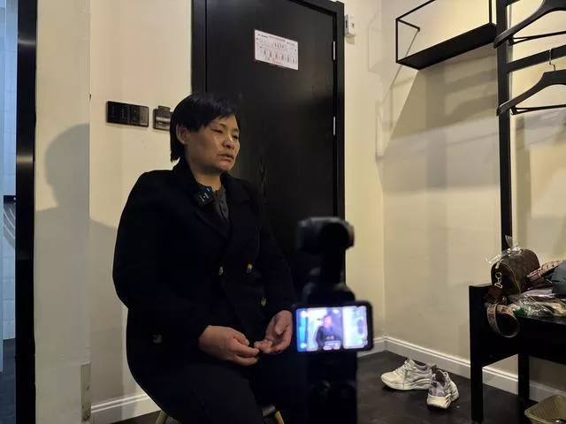 “订婚强奸案”男子将出狱 母亲：为儿子买了新衣