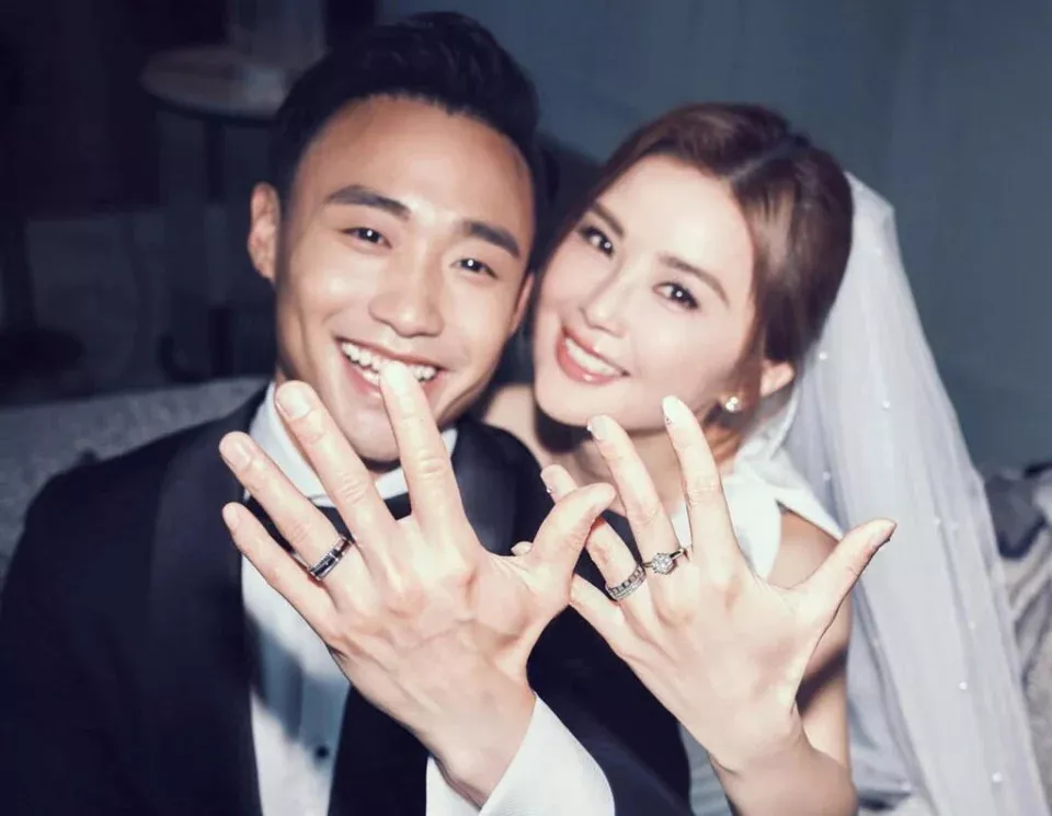 蔡卓妍老公露面回应会努力赚钱养家,默认生孩子计划