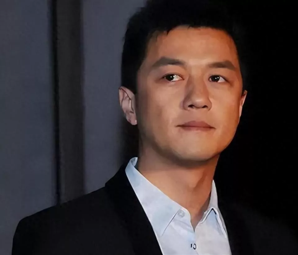 李亚鹏债务清了，热搜又炸了，他到底在忙啥？