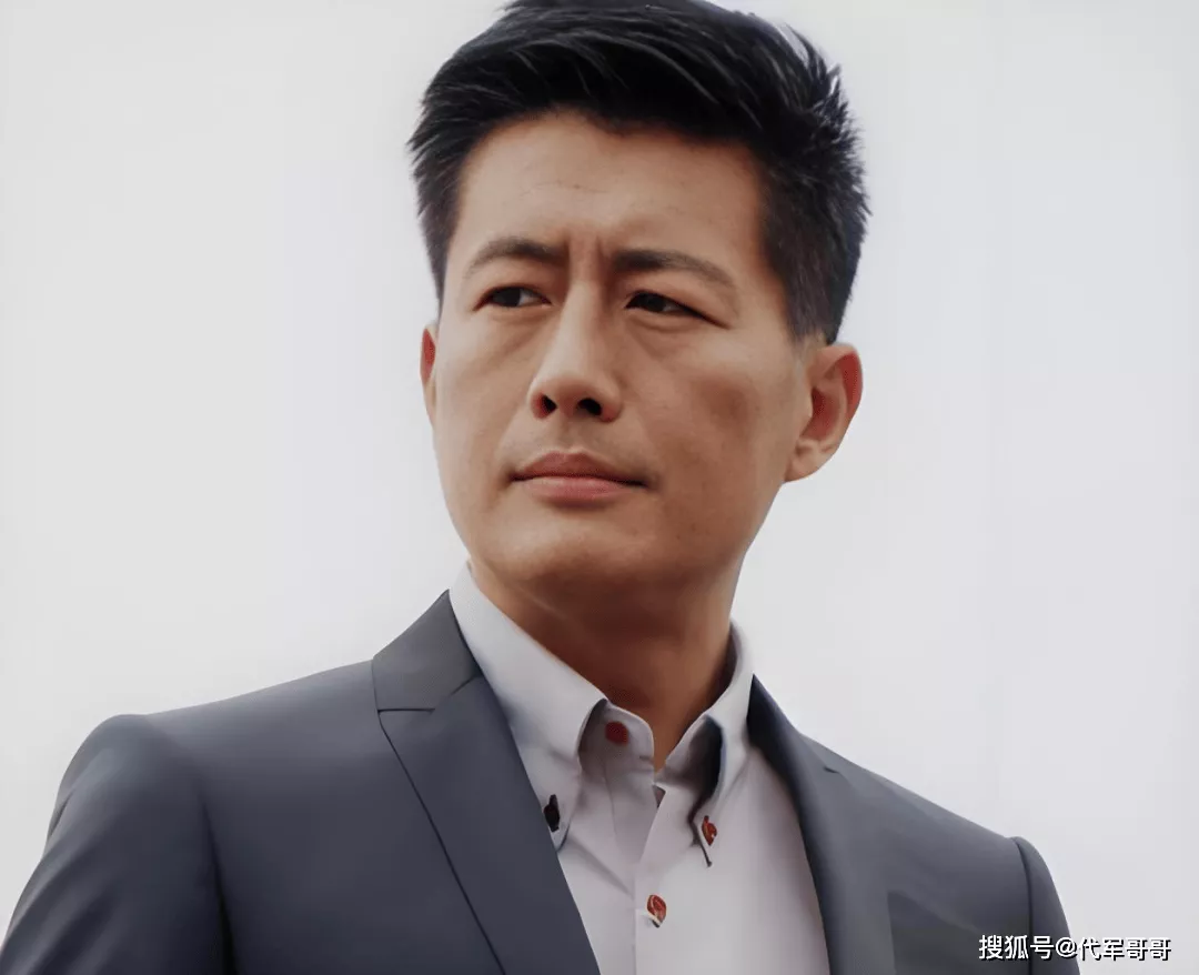 62岁高曙光近况曝光！身姿挺拔、精神矍铄