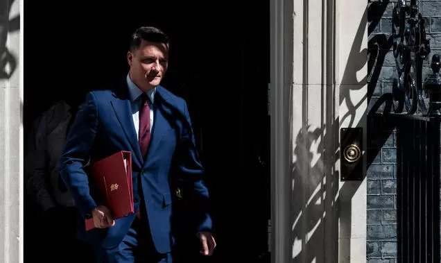 英首相斯塔默面临下台危机，这3个人最有可能接任