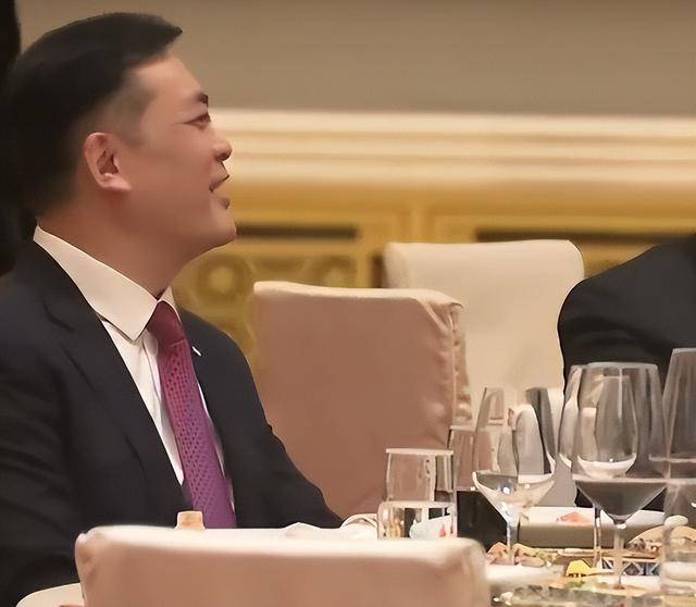 曹德旺有福气!儿子坐马斯克旁,但女儿更厉害 曹德旺有福气!儿子坐马斯克旁,但女儿更厉害