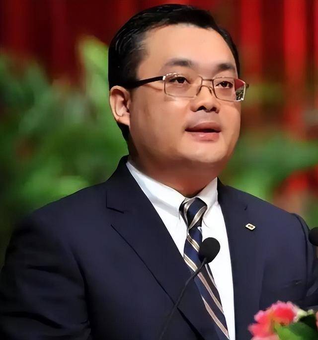 曹德旺有福气!儿子坐马斯克旁,但女儿更厉害 曹德旺有福气!儿子坐马斯克旁,但女儿更厉害