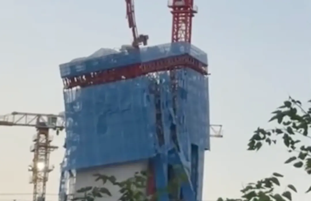 “京东上海总部大楼歪了”上热搜 涉事工地已停工