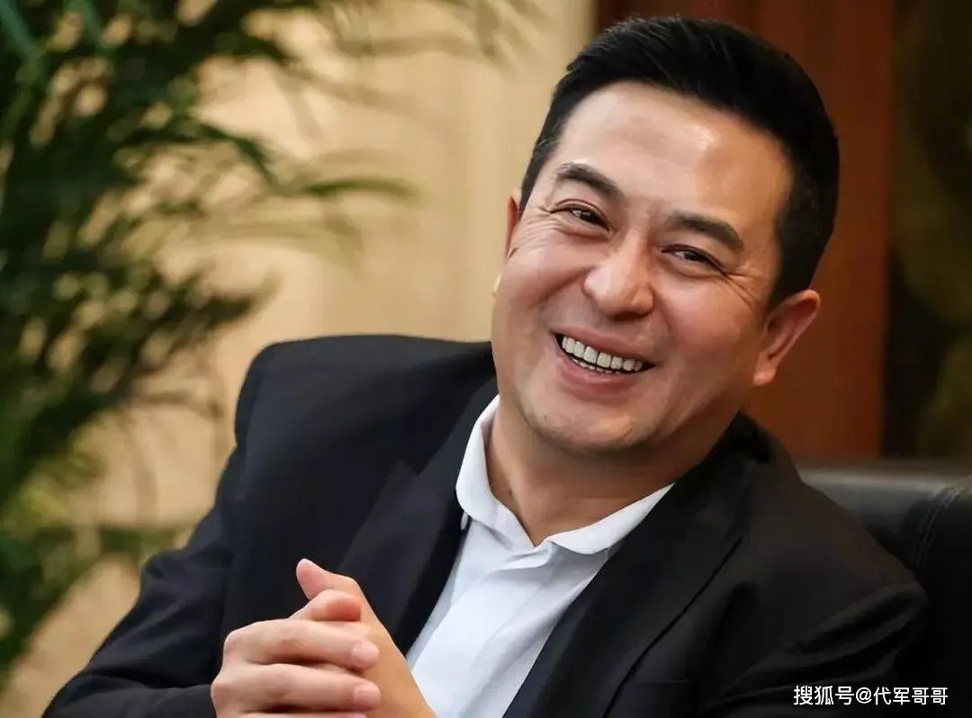 56岁张嘉益近况曝光!与杜珺离婚后娶王海燕