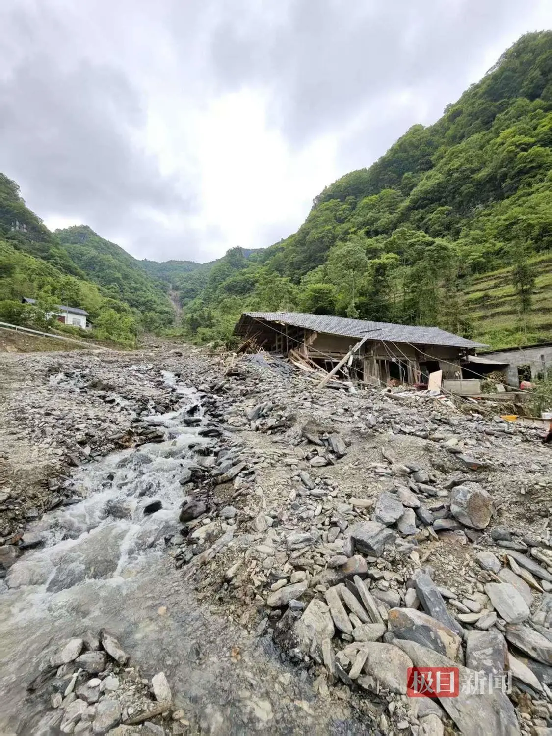 实探湖南石门受灾村庄：泥石流冲毁大片房屋