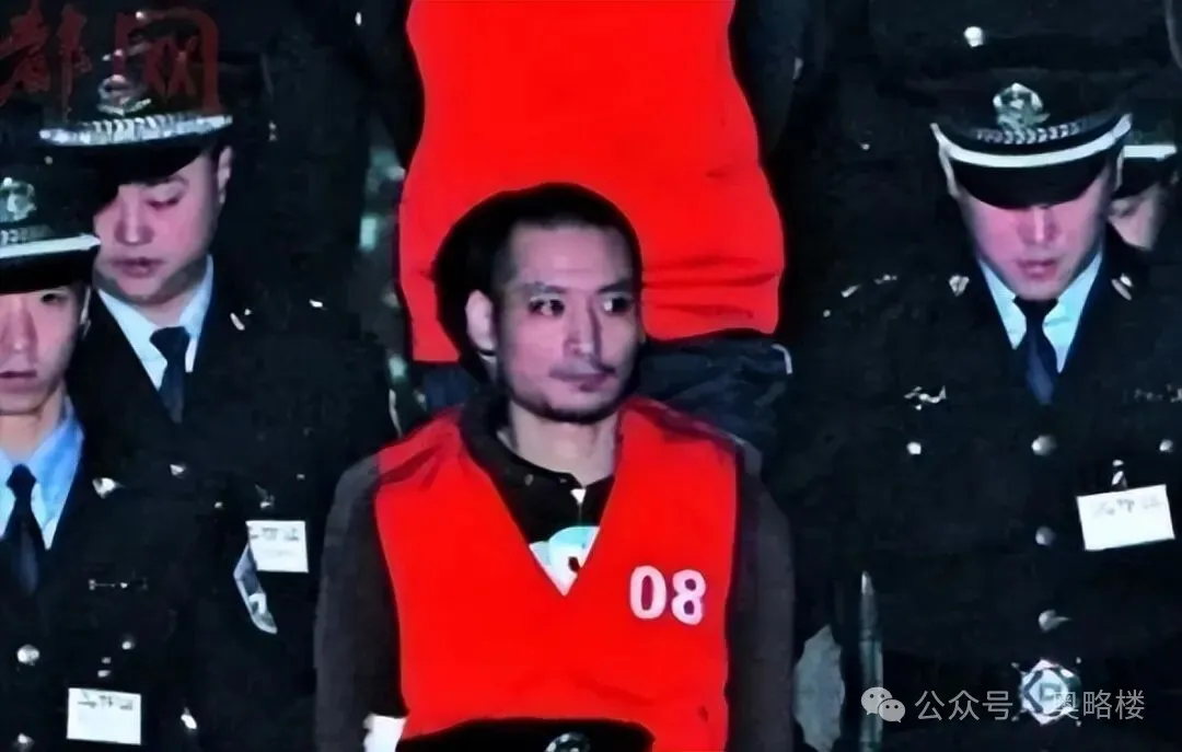 “重庆一姐男宠”:1米82肌肉发达,被抓后翻脸 “重庆一姐男宠”:1米82肌肉发达,被抓后翻脸
