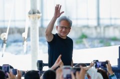 太性感了？70多岁老妇人4个半月打赏男主播逾1500万