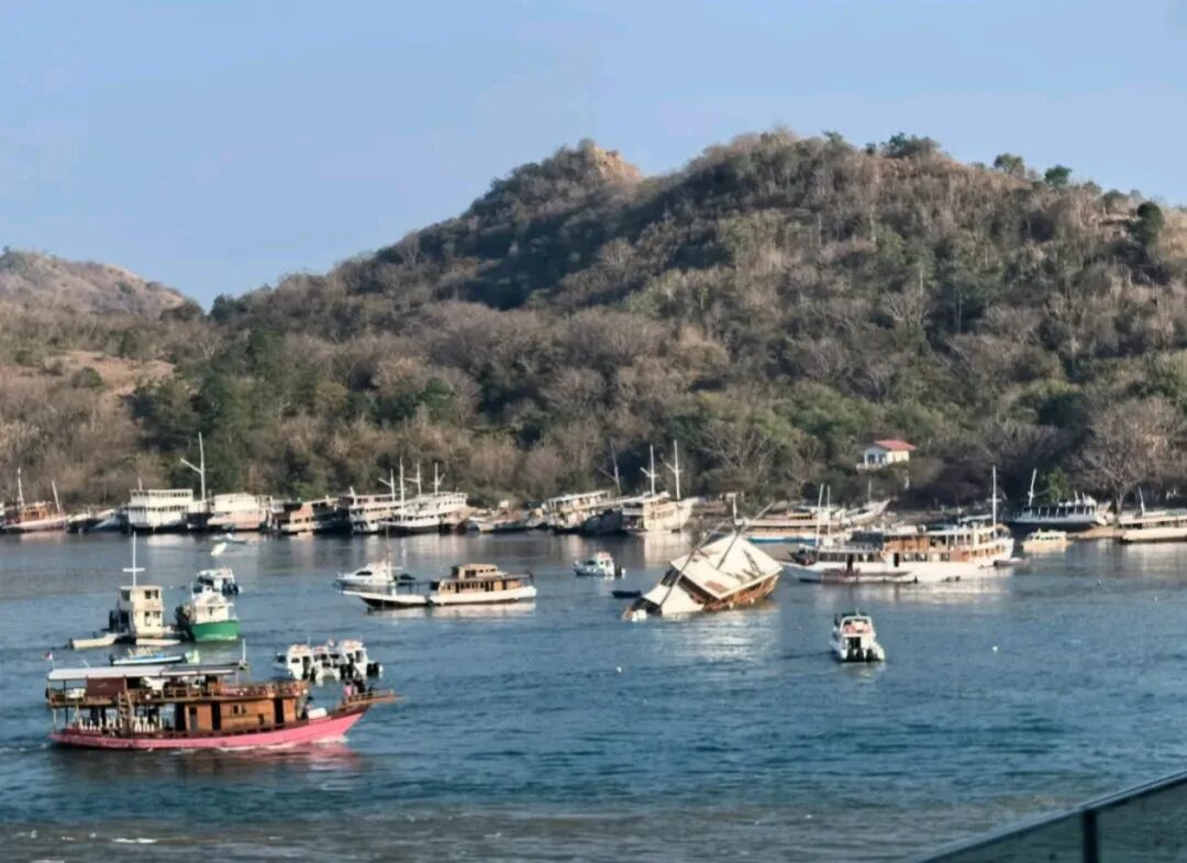 中国游客亲历印尼7.7级强震 海面巨大漩涡致船只侧翻