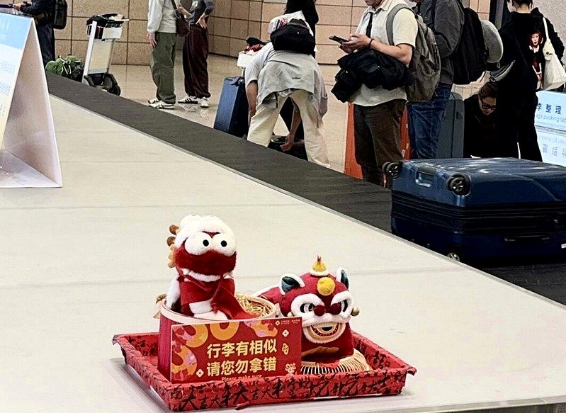 报告指出，全球航空公司平均每1000名旅客约有6.3件行李处理不当。（记者赵健/...