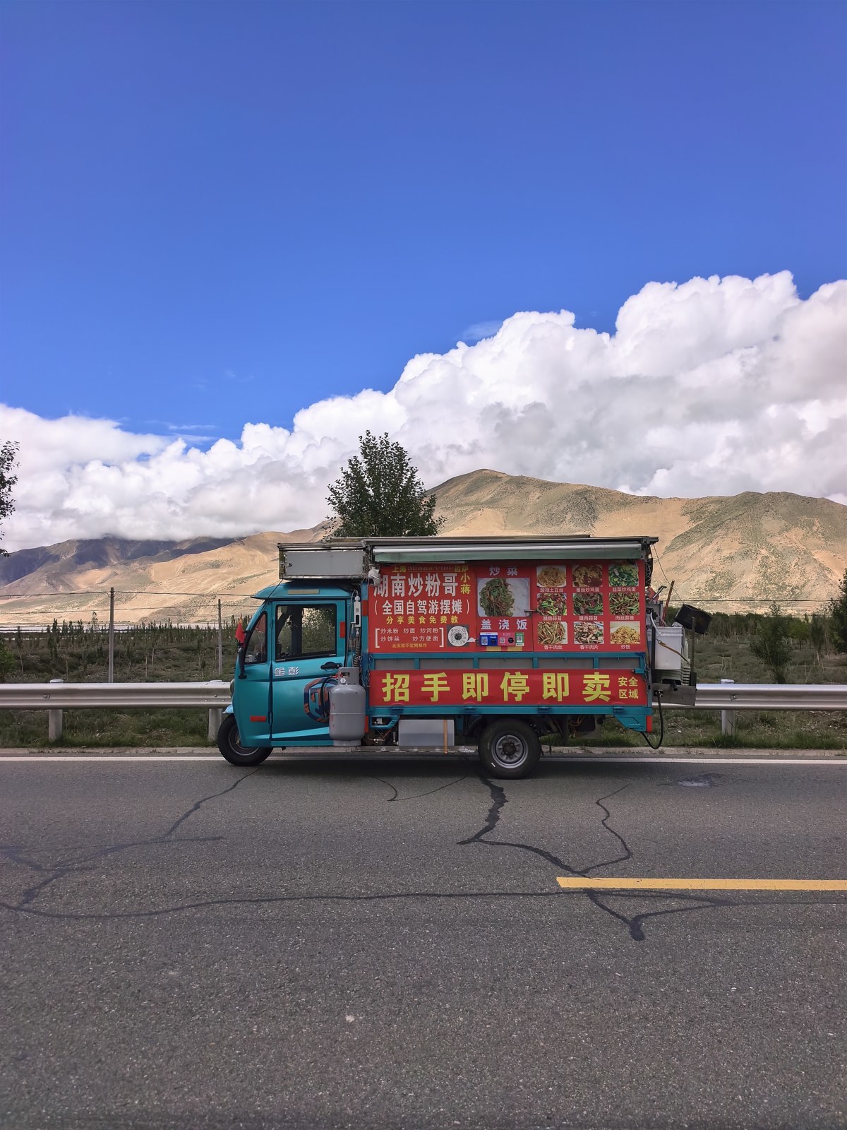 蒋传鹏的电动三轮车(受访者供图)