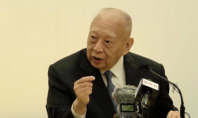 相爱相伴多年的妻子 是董建华最大的牵挂 相爱相伴多年的妻子 是董建华最大的牵挂