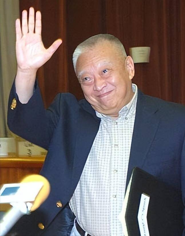 相爱相伴多年的妻子 是董建华最大的牵挂 相爱相伴多年的妻子 是董建华最大的牵挂