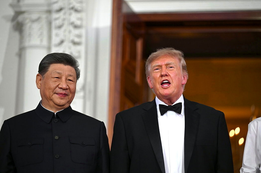 当地时间9月24日,美国总统川普(右)在白宫前迎接大陆国家主席习近平。欧新社 当地时间9月24日,美国总统川普(右)在白宫前迎接大陆国家主席习近平。欧新社