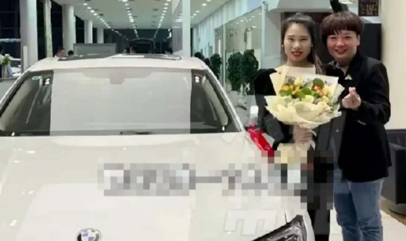 河南饭店老板豪奖优秀员工每人一辆BMW