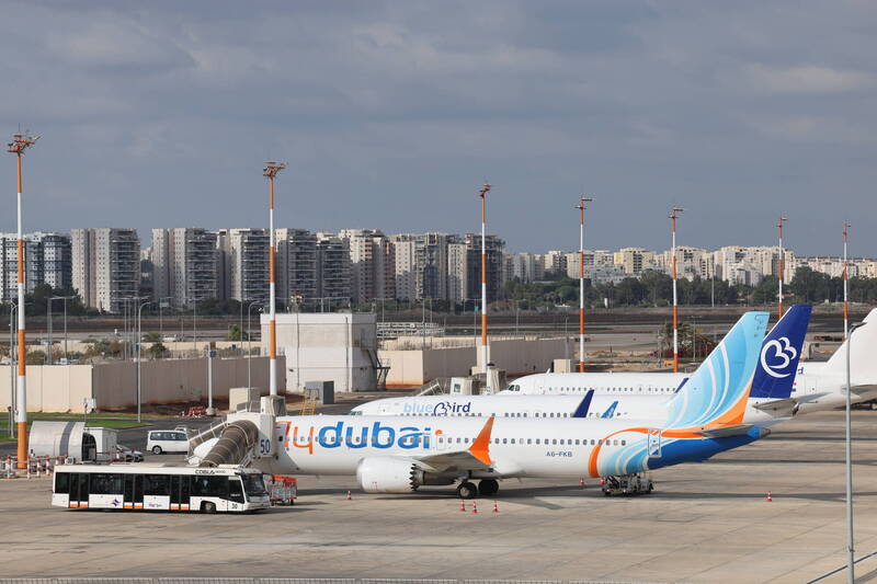 杜拜航空副机师刺伤机长,阿联检察总长表示,副机师不仅手持斧头攻击机师,还企图劫机实施恐怖攻击。(路透档案照) 杜拜航空副机师刺伤机长,阿联检察总长表示,副机师不仅手持斧头攻击机师,还企图劫机实施恐怖攻击。(路透档案照)