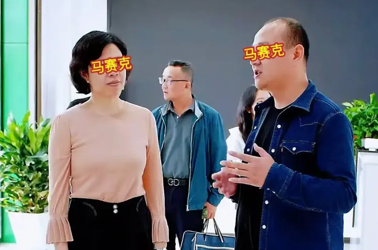 周姓女局長(左)充滿幹勁。翻攝微博/湖南永州事件