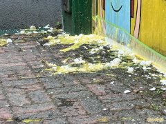 不爽幼儿园虐儿！ 父与干爹蛋洗大门 法官开罚理由曝光