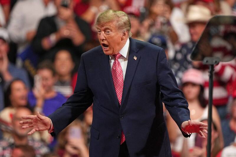 路透／益普索民调显示，仅有31%的美国人认可川普的执政表现，成为川普两届总统任期内的最低纪录。（美联社）